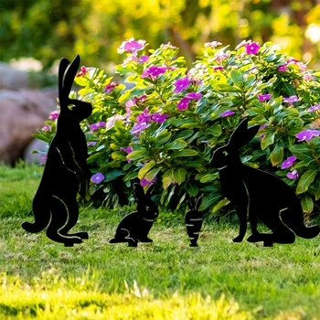 Пасхальный кролик, морковные садовые колья, акриловый знак двора, вилка, орнамент из земляного кола.